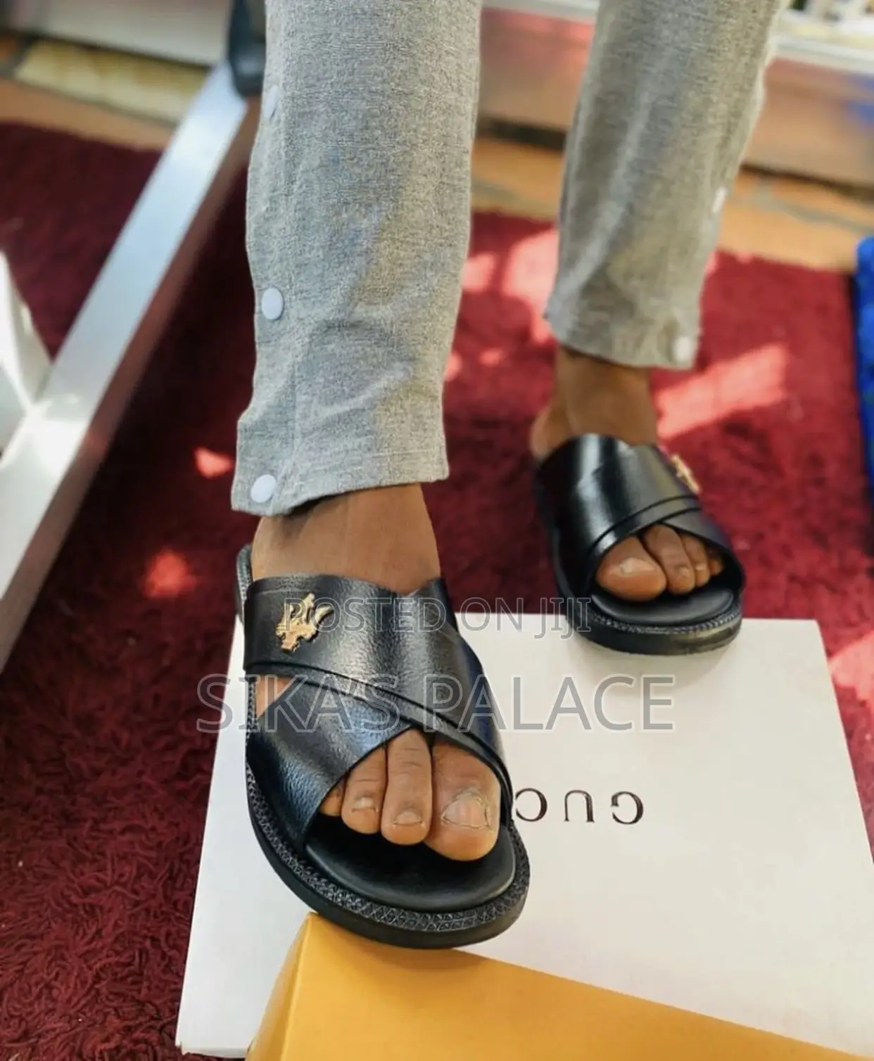 Black Heavy Chunk Slippers
