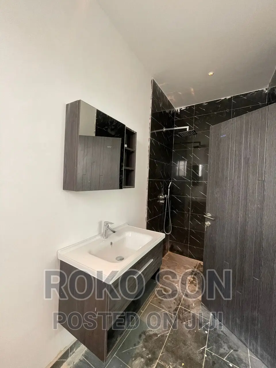 3bdrm Duplex in Dr Roko, Lake Side Estate for sale