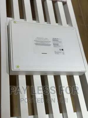 New Laptop Apple MacBook Pro 2022 M2 16GB Apple M2 SSD 1T