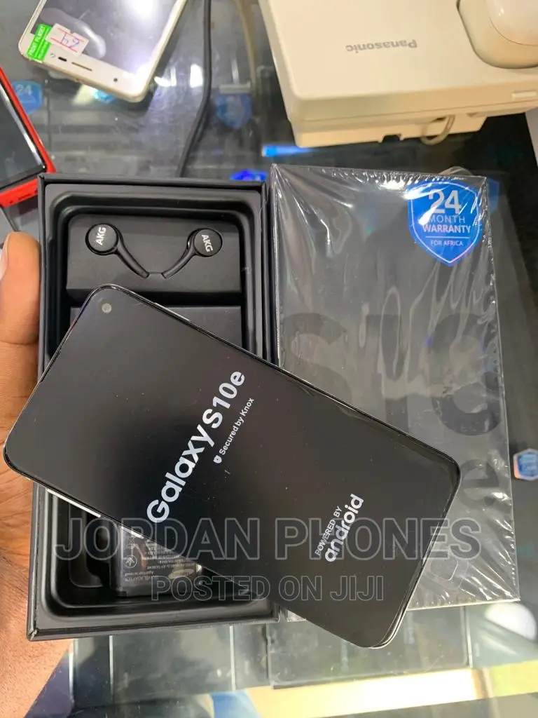 New Samsung Galaxy S10e 128 GB Black
