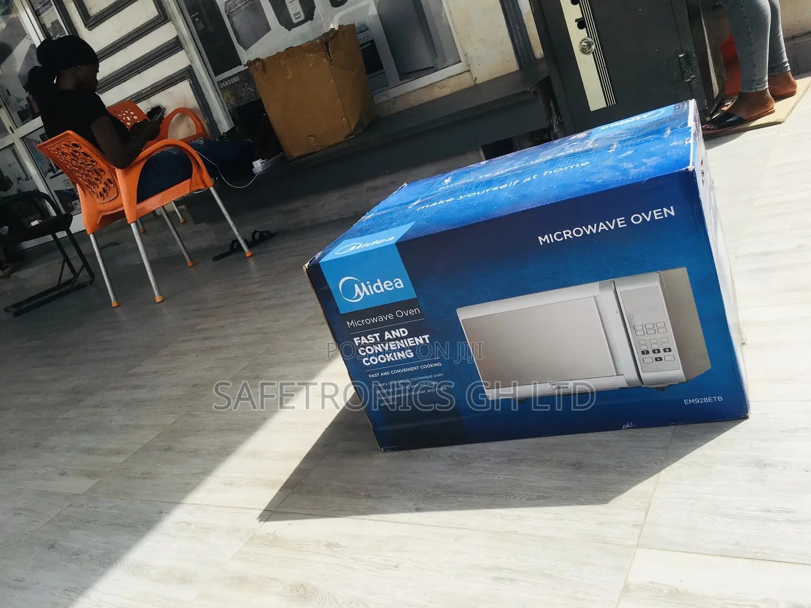 Microwave 28 Liters Midea Gray Electric EM928ETB
