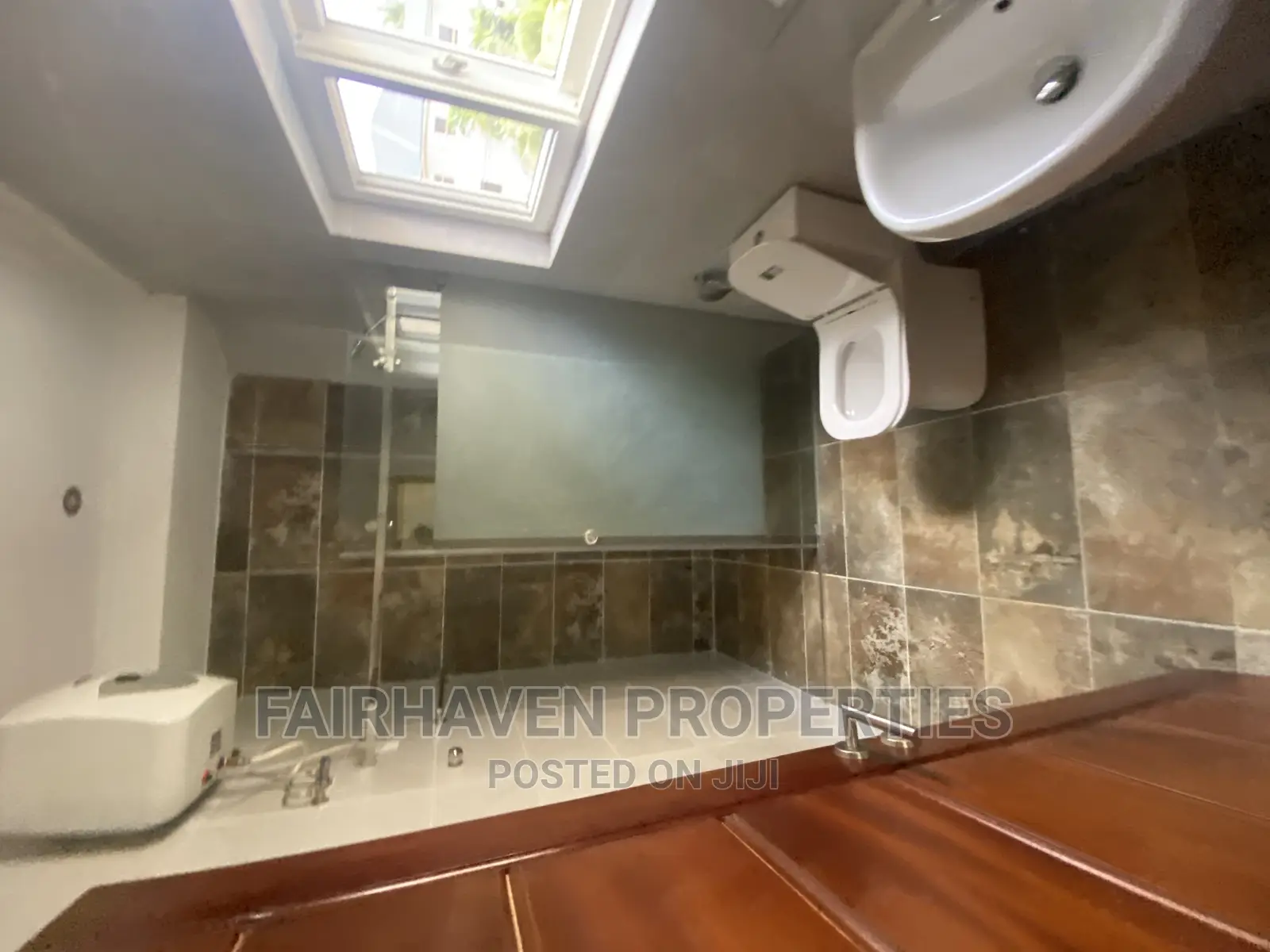 3bdrm Townhouse / Terrace in Tseaddo, Airport Residential Area