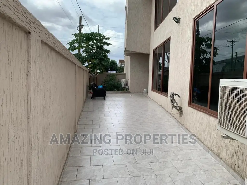 10bdrm Apartment in East Legon for sale