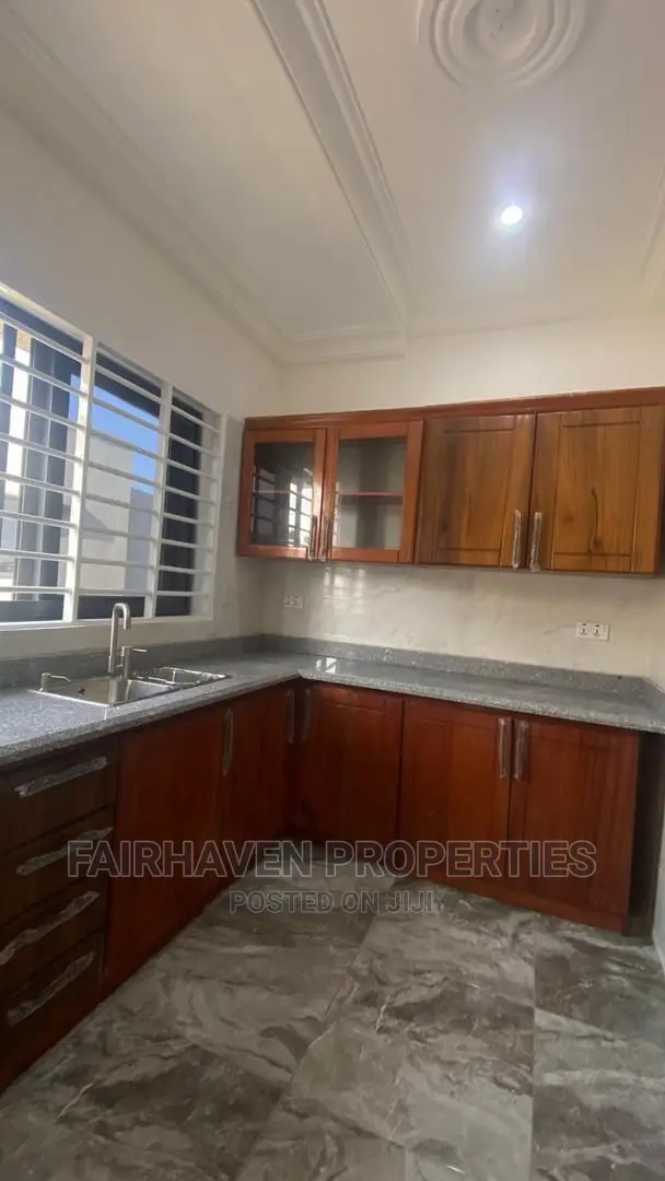 2bdrm Apartment in Atomic, Madina for rent
