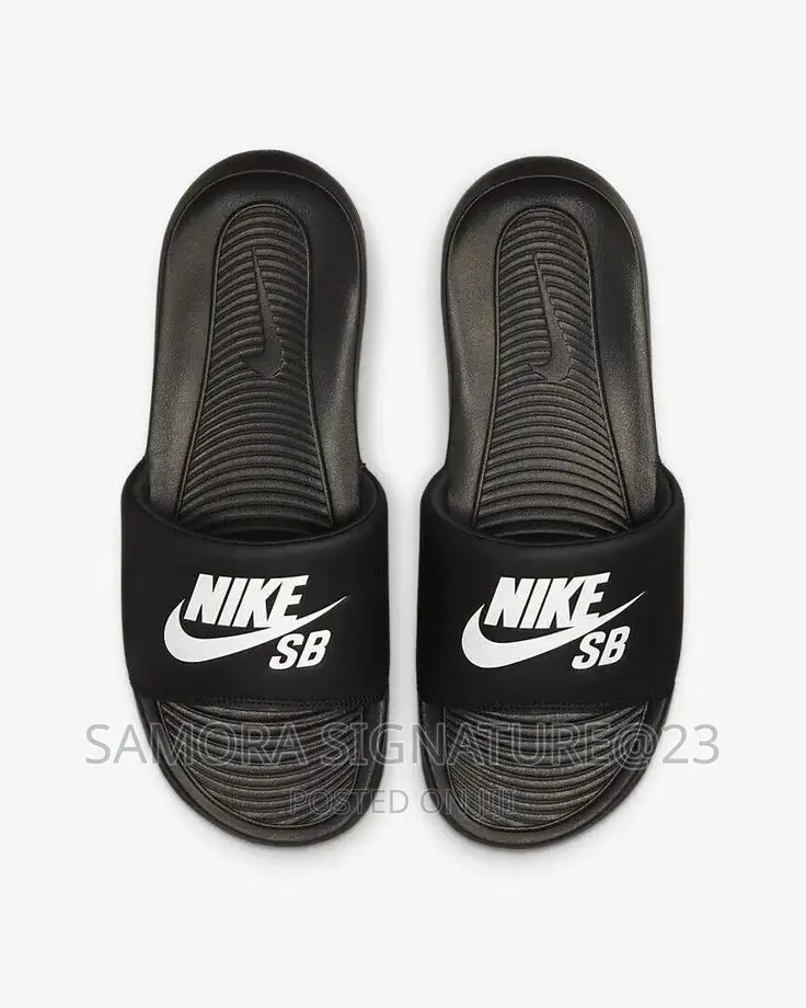 Nike Benassi Slides