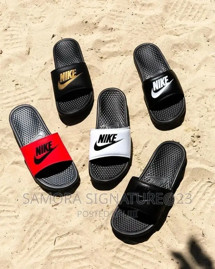 Nike Benassi Slides