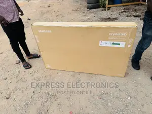Cinematic Viewing Uhd Smart Samsung 55”Bu8000 Tv