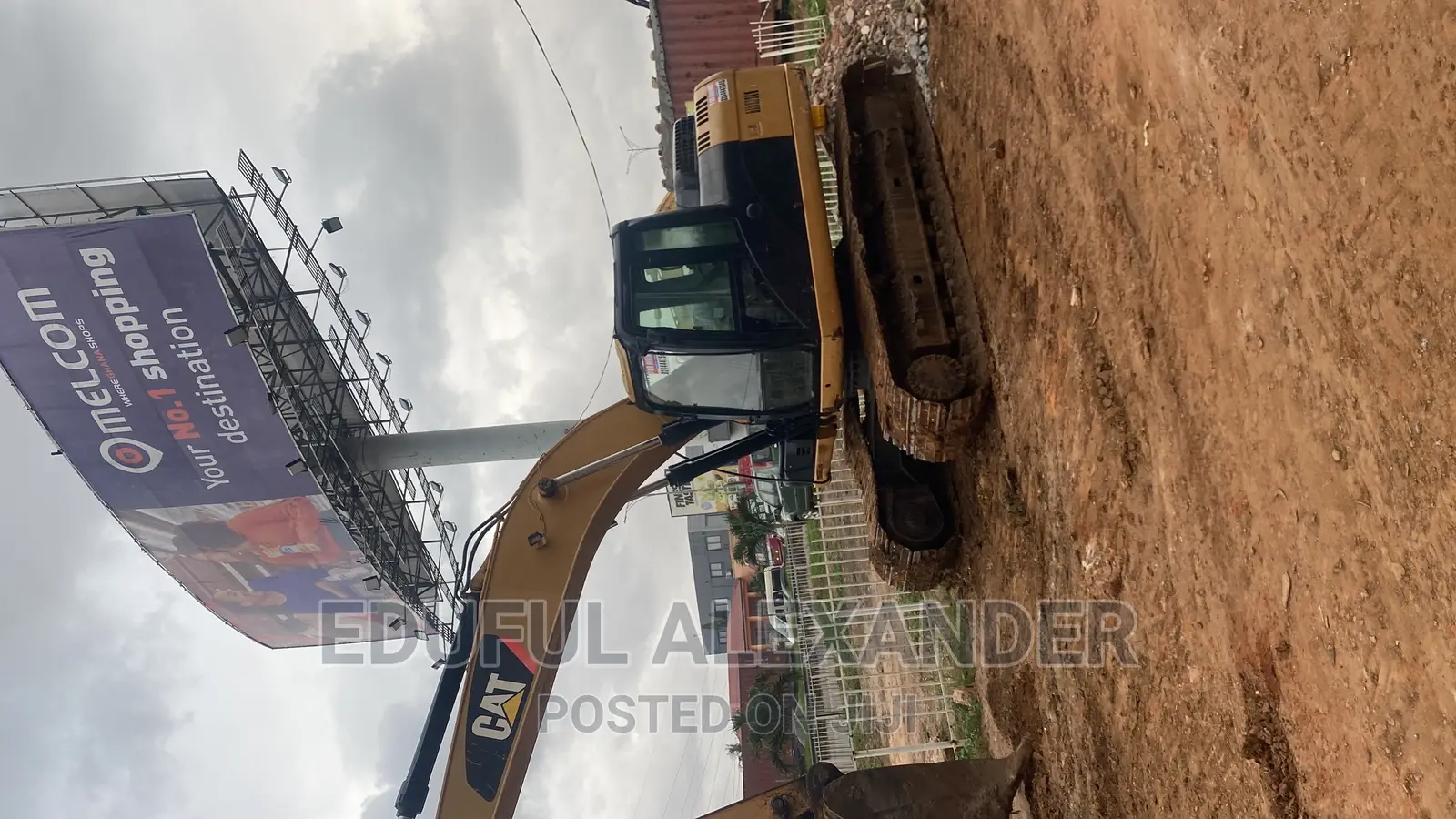 Excavator for Rent 320d2 Very Strong Machine No Gallamsey