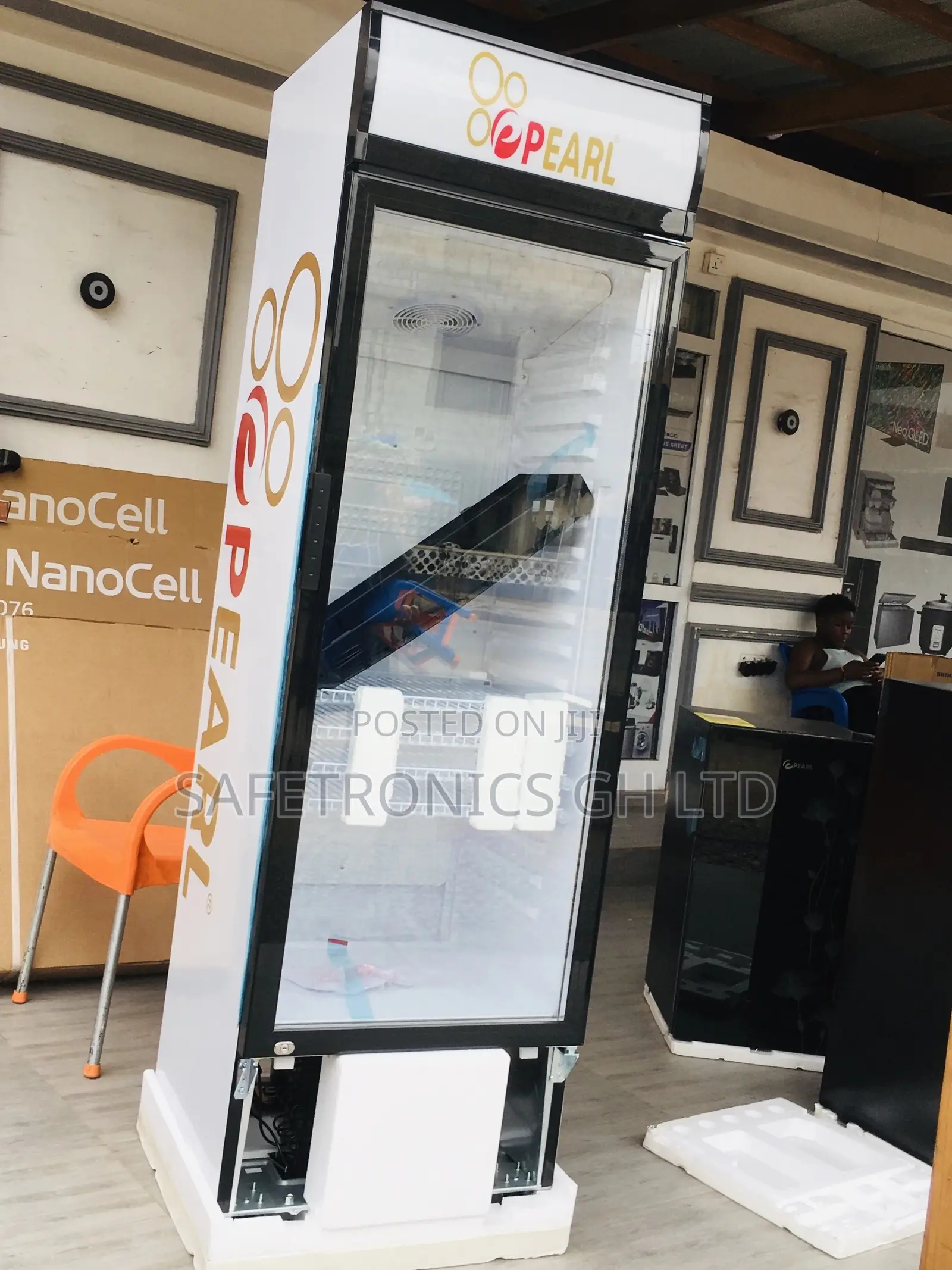 Lasting Glass Singledoor Pearl PVC-424-2B Display Fridge