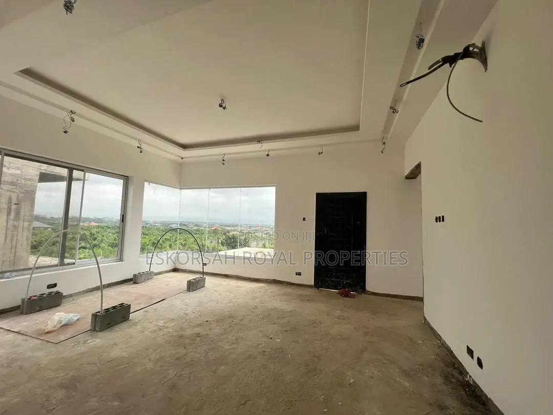 5bdrm House in East Legon Hills, School Junction for sale