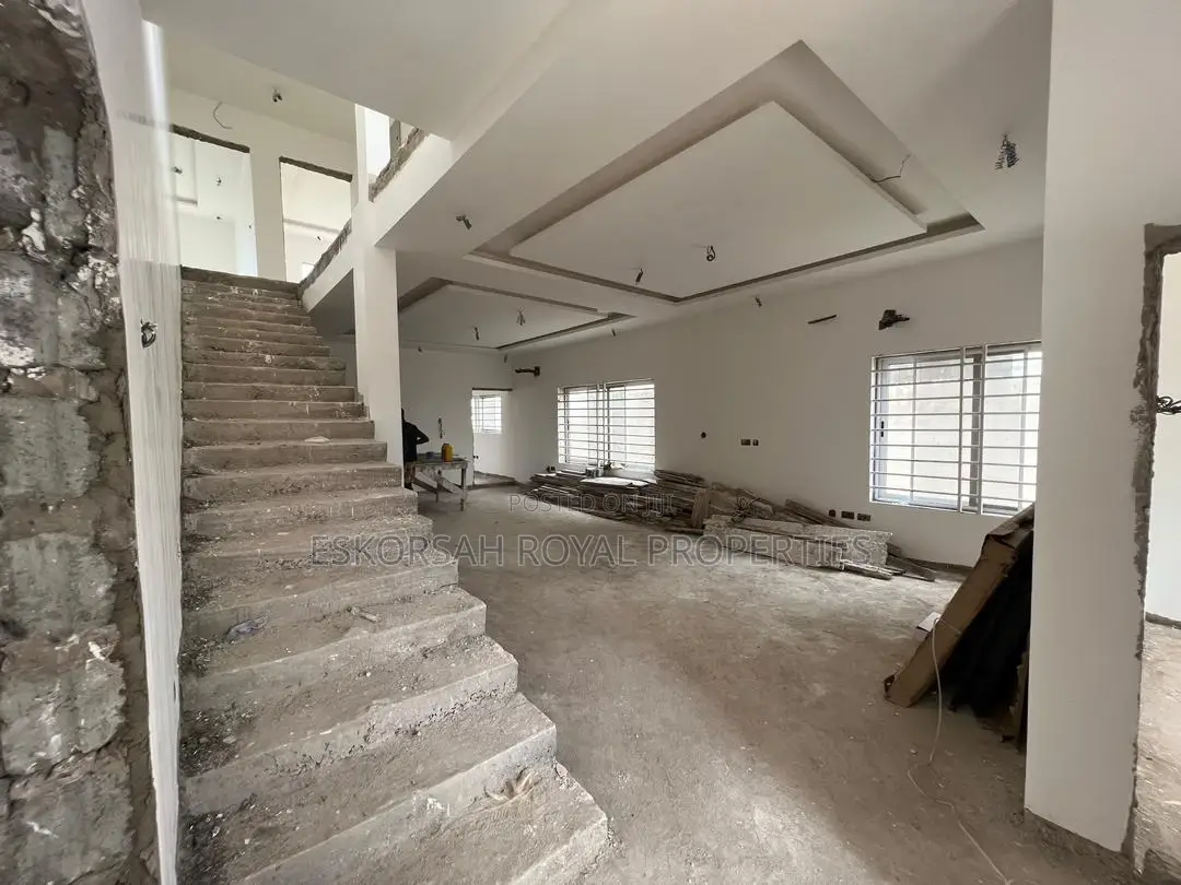 5bdrm House in East Legon Hills, School Junction for sale