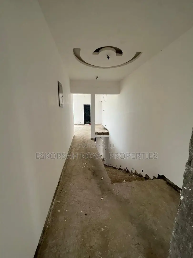 5bdrm House in East Legon Hills, School Junction for sale