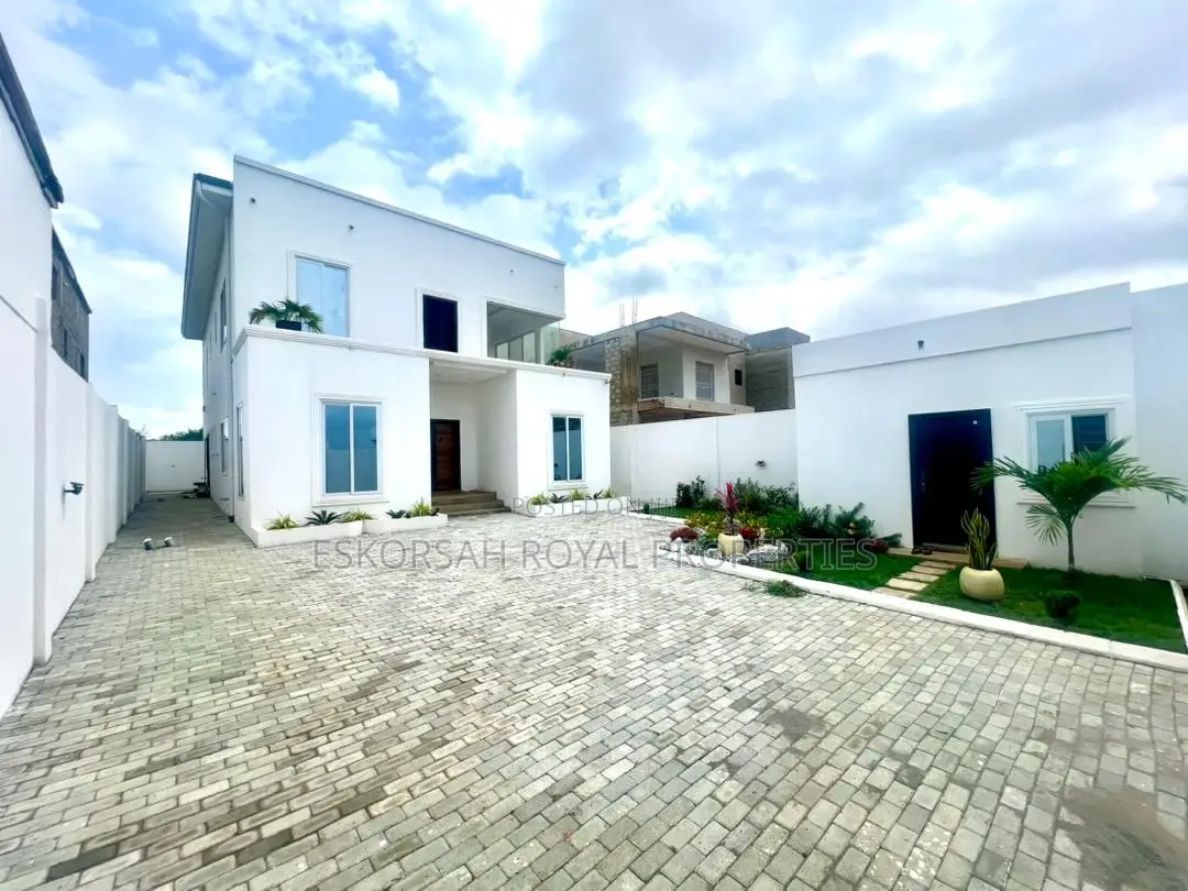 5bdrm House in East Legon Hills, School Junction for sale