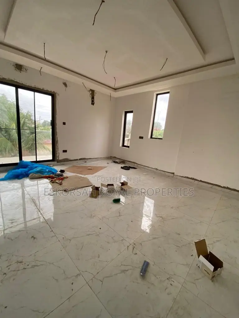 4bdrm House in School Junction for sale