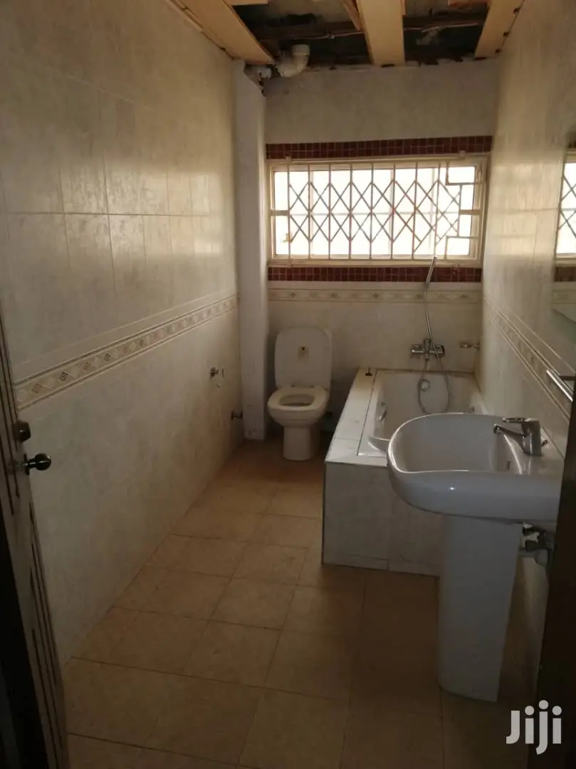 Five Bed Room House at Poku-Kurom for Sale