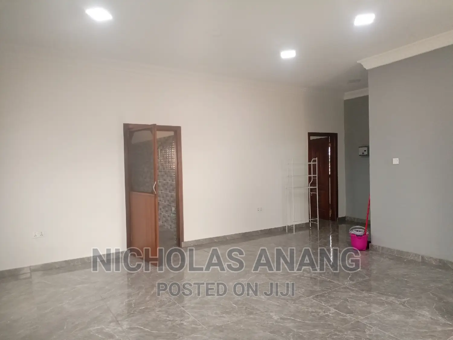 2bdrm Apartment in Dorn Nicky, New Town for rent