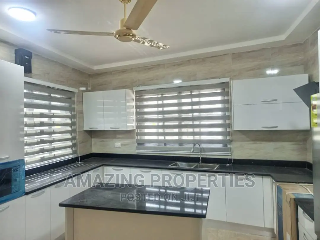 4bdrm House in North Ridge for sale