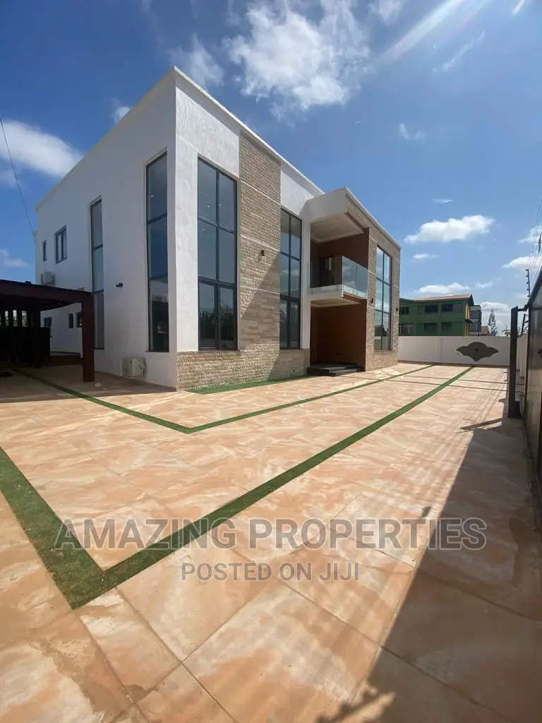 5bdrm House in Adjiriganor for sale