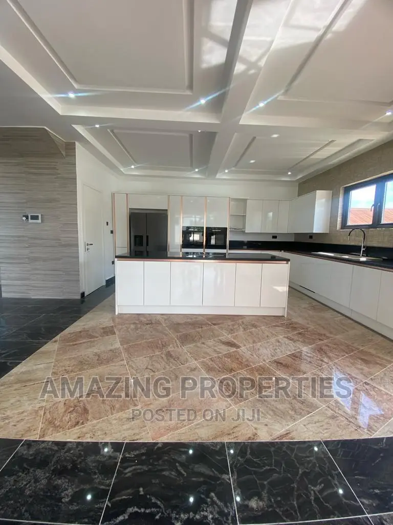 5bdrm House in Adjiriganor for sale