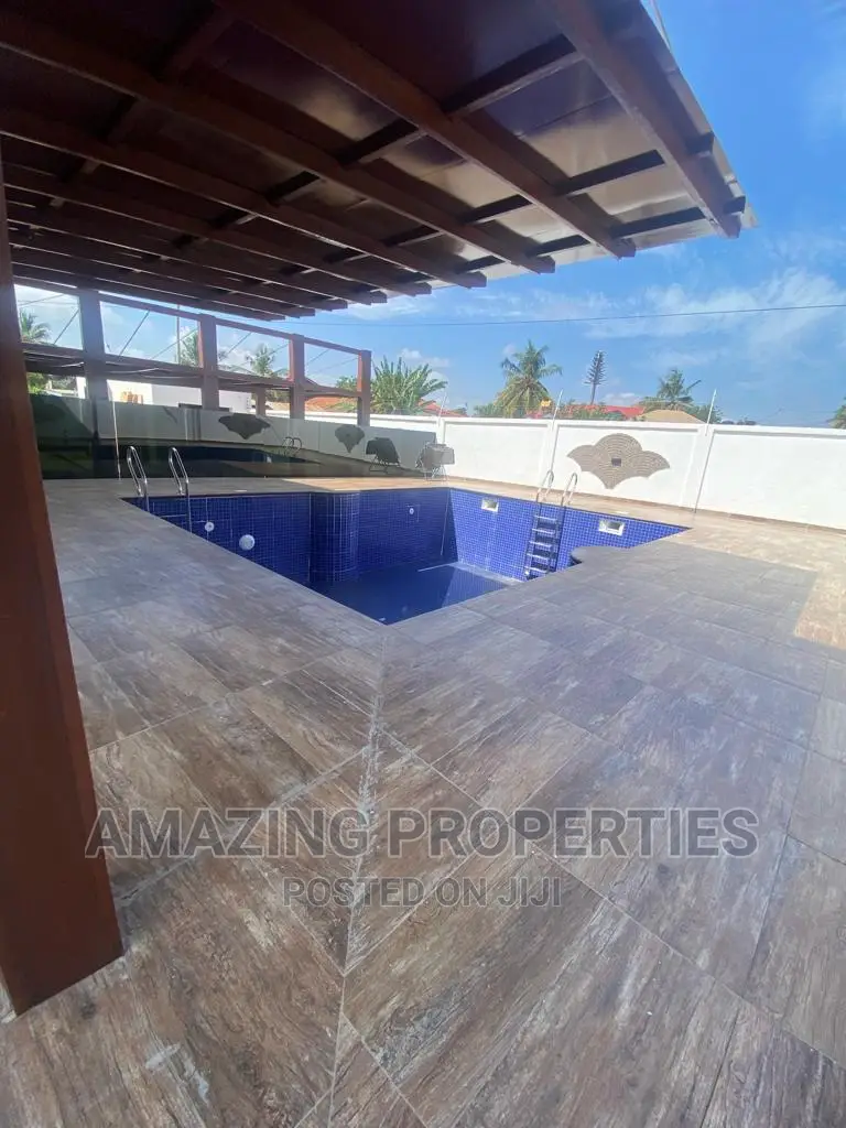 5bdrm House in Adjiriganor for sale