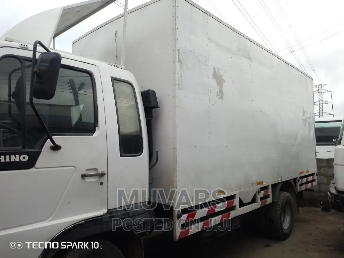Cargo Truck for Rental 20-Footer Box Cargo Truck
