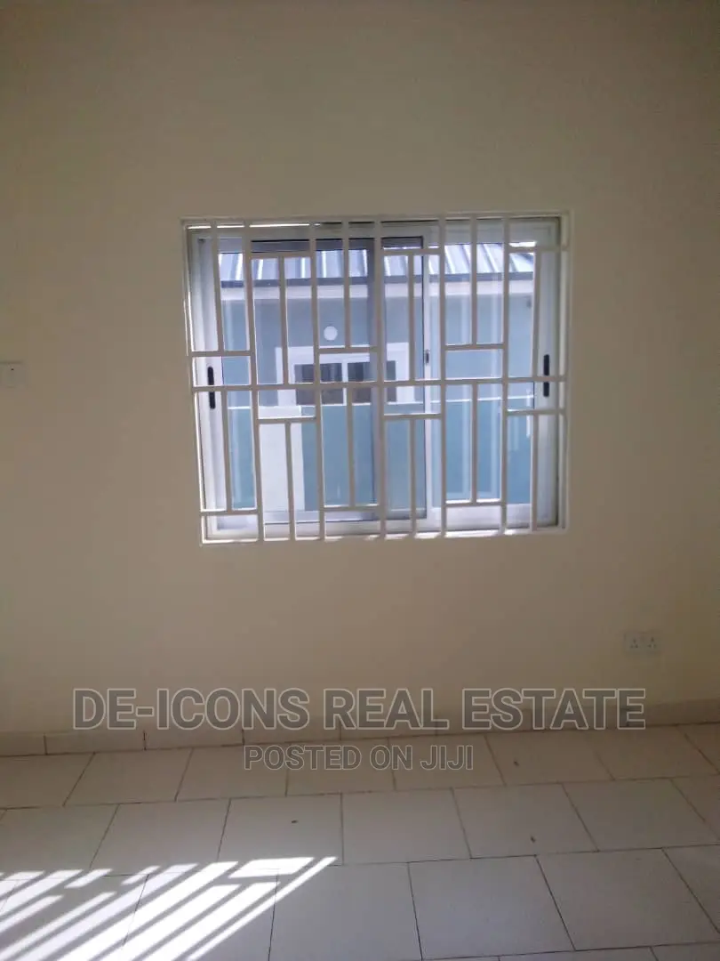3bdrm House in De-Icons Real Estate, Awutu Senya East Municipal