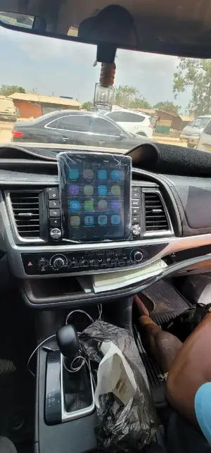 Toyota Highlander 2015-18 TESLA ANDROID CAR SYSTEM Available