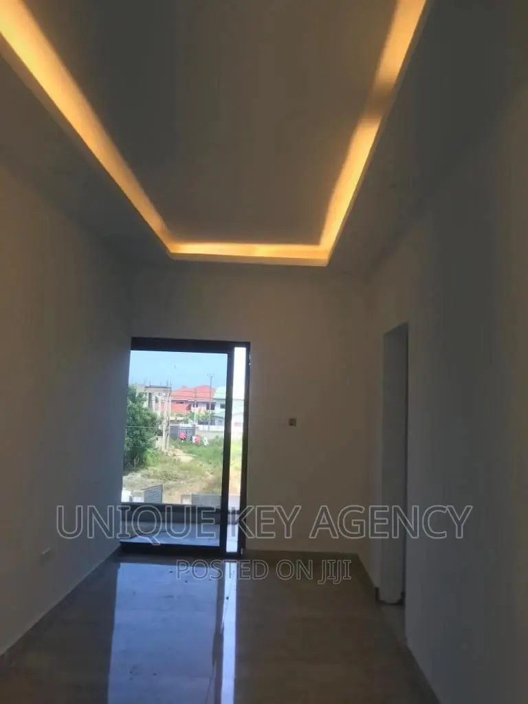 4bdrm Duplex in Unique Key Agency, Tseaddo for sale