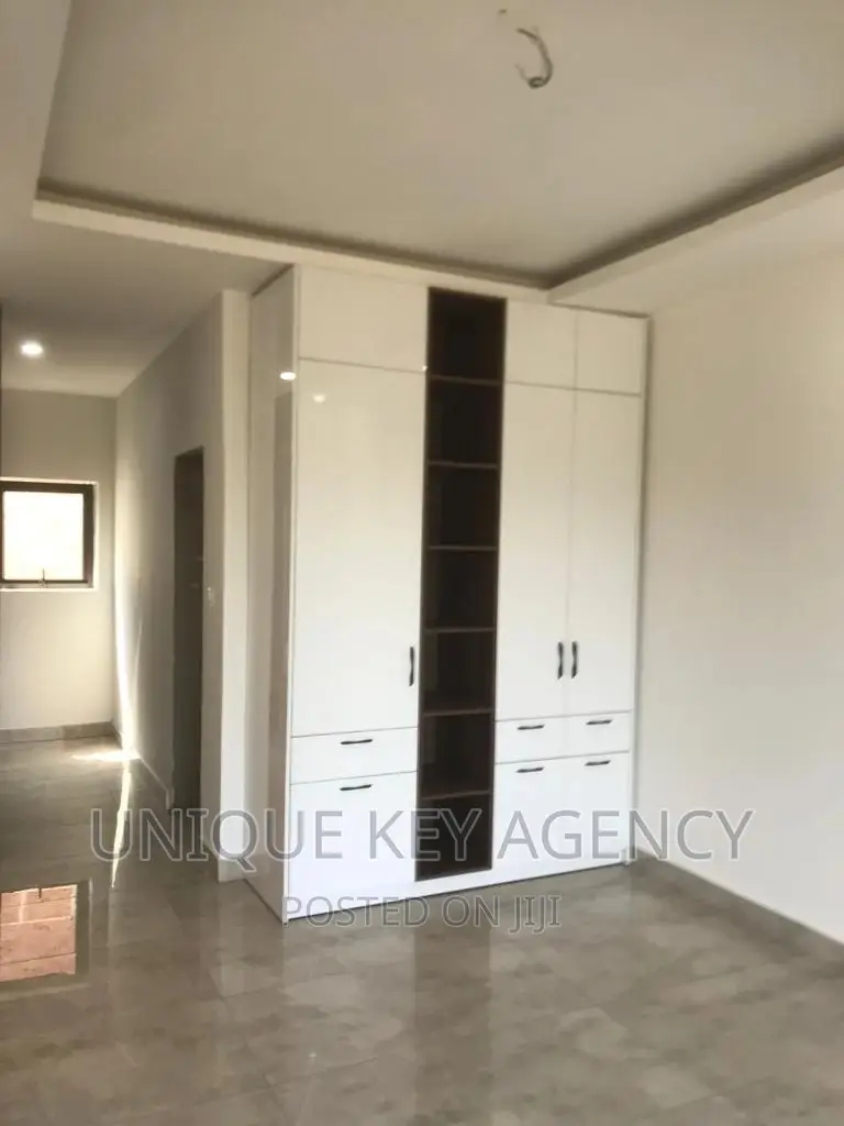 4bdrm Duplex in Unique Key Agency, Tseaddo for sale