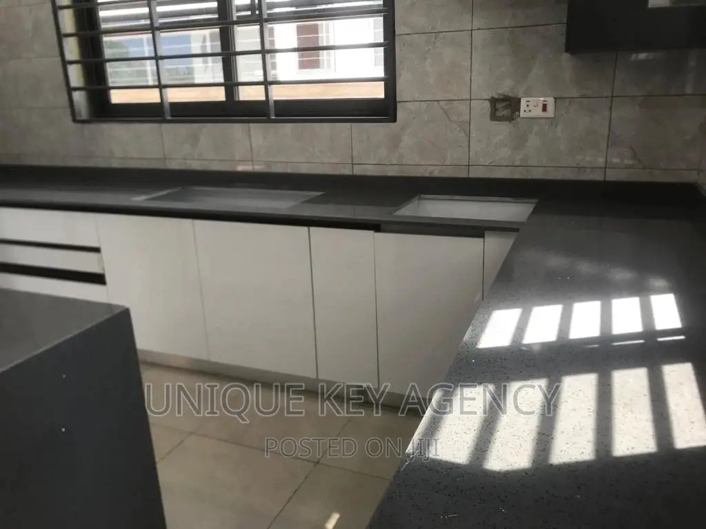 4bdrm Duplex in Unique Key Agency, Tseaddo for sale
