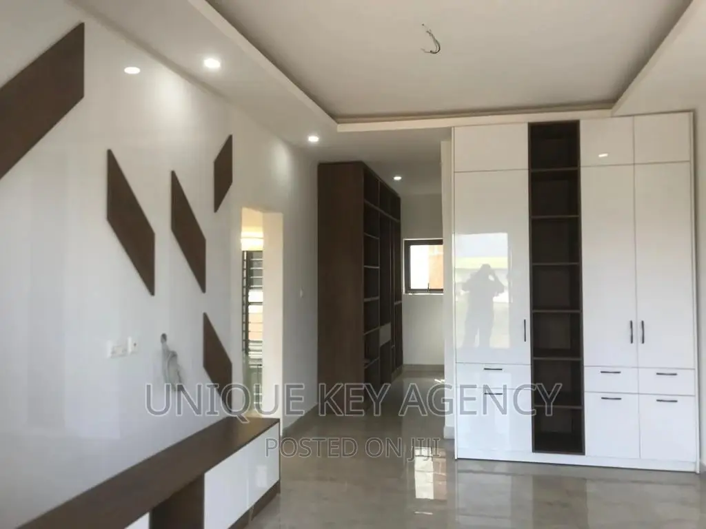 4bdrm Duplex in Unique Key Agency, Tseaddo for sale