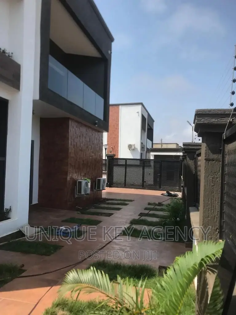 4bdrm Duplex in Unique Key Agency, Tseaddo for sale