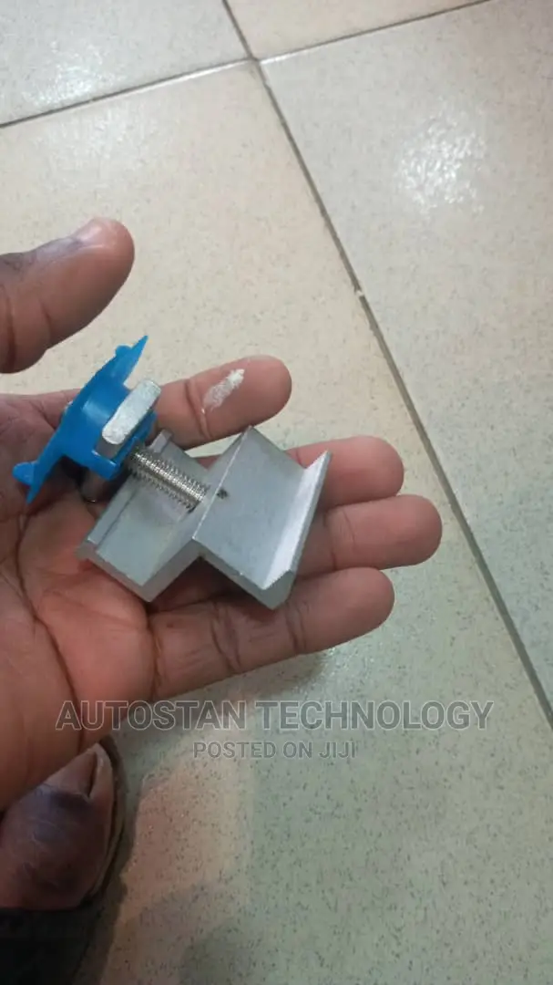 Mounting Clamps End Clamps, Middle Clamps and L Feet,