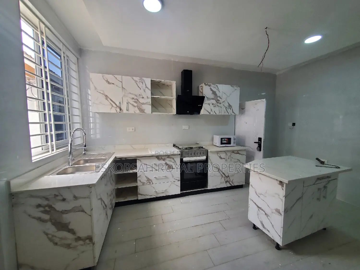 4bdrm House in Lakeside for sale