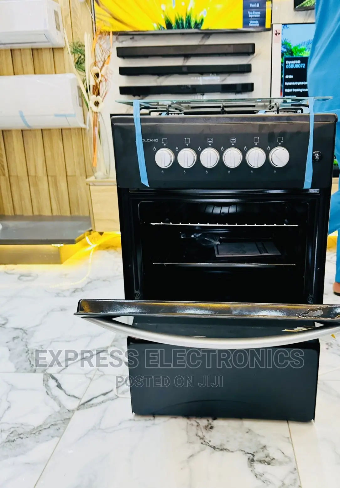 Very Neat Black Gas Cooker Oven 50/50 Stove 4burner