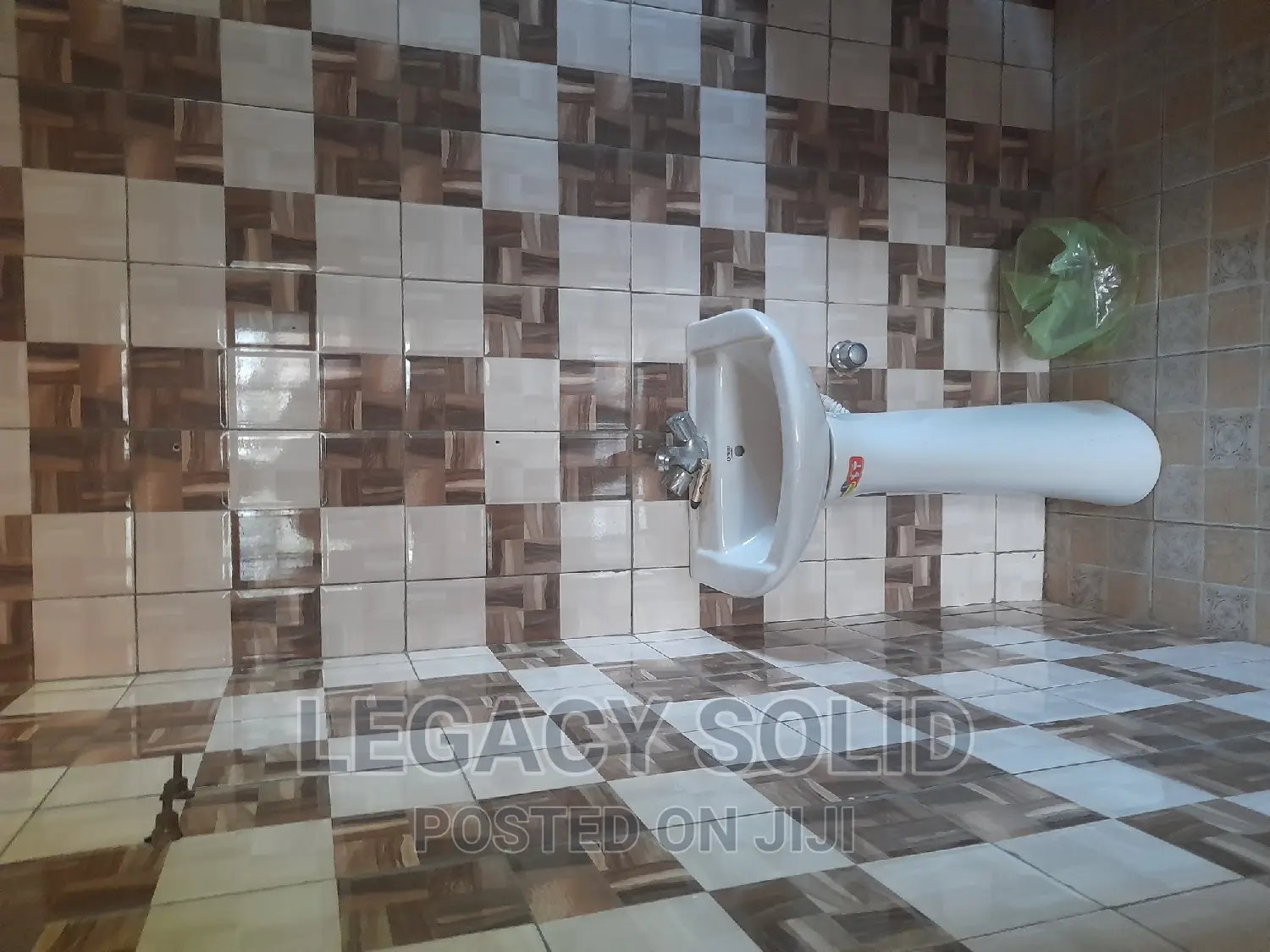 4bdrm Duplex in Legacy Solid Real, Ledzokuku-Krowor for rent