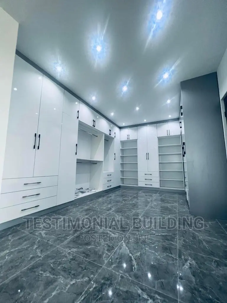 5bdrm House in Testimonial Building, Nmai-Dzorn for sale