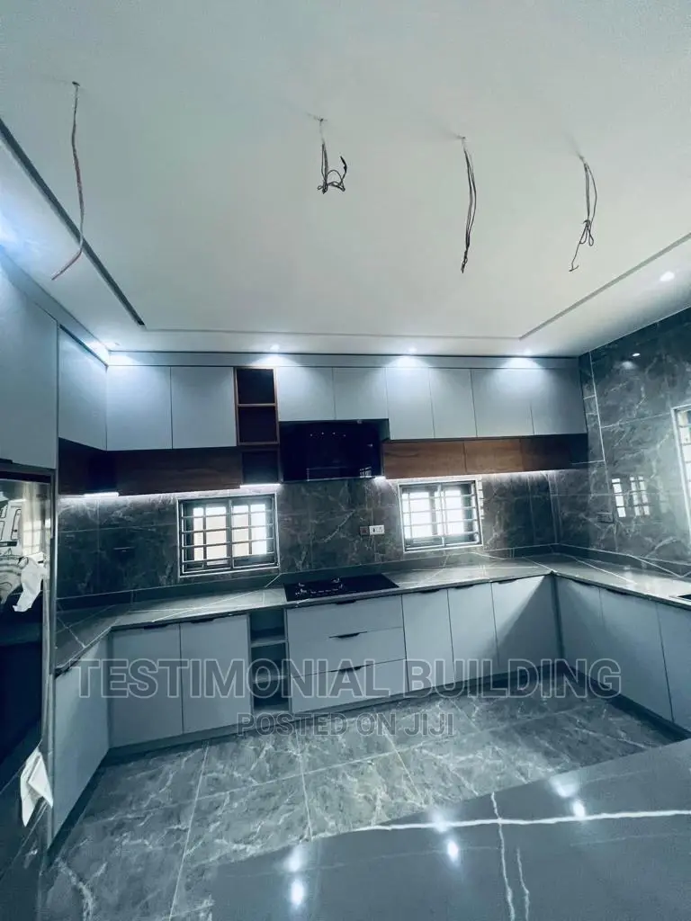 5bdrm House in Testimonial Building, Nmai-Dzorn for sale