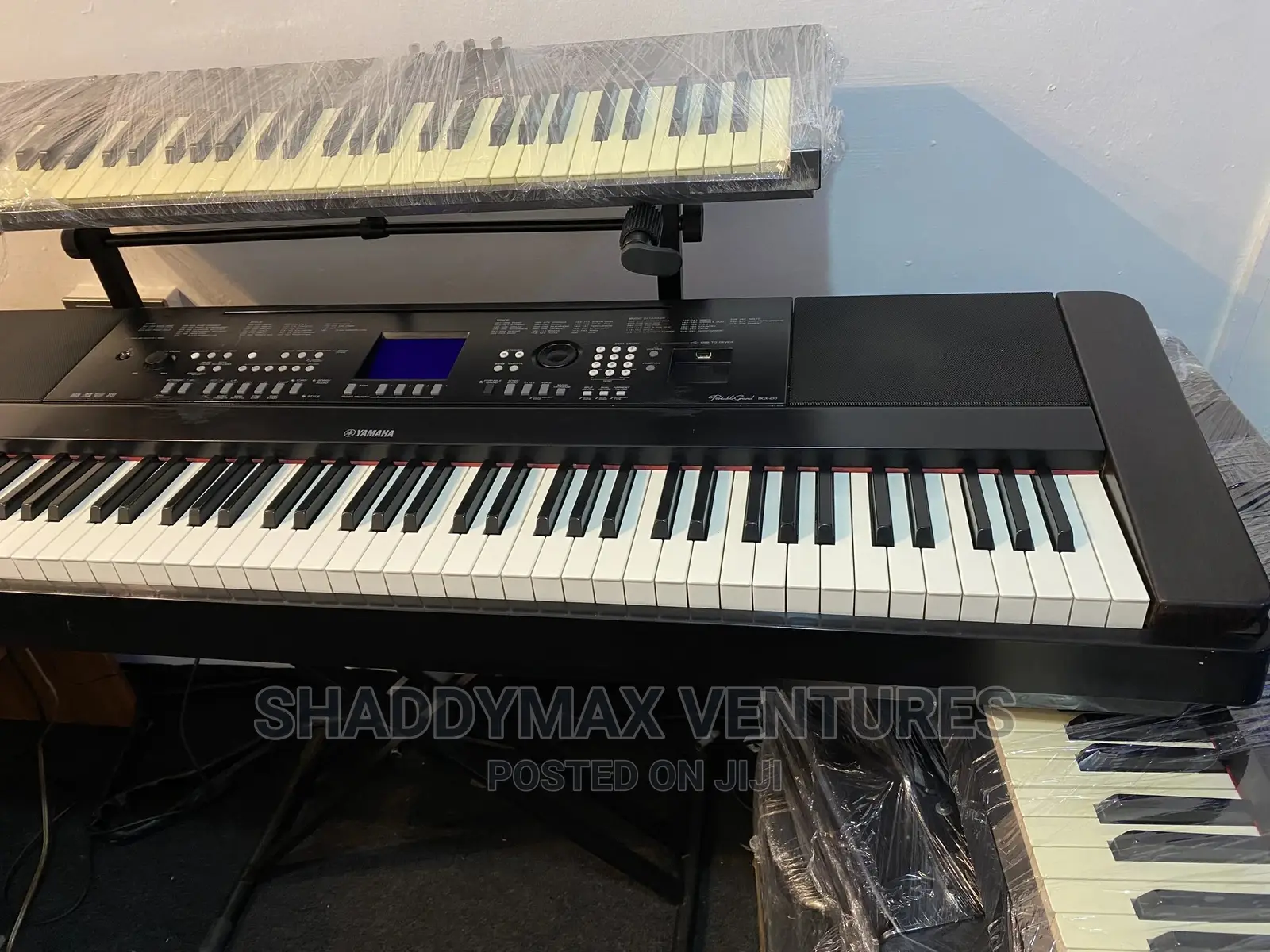 Yamaha DGX 650 Portable Grand Piano/Keyboard