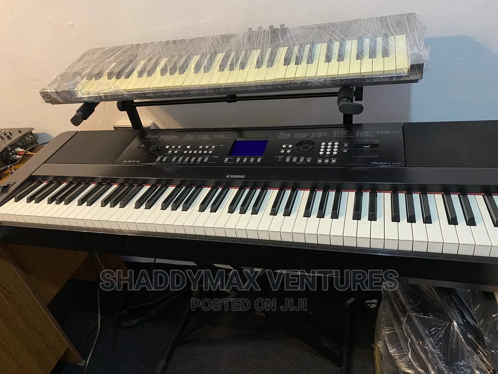 Yamaha DGX 650 Portable Grand Piano/Keyboard