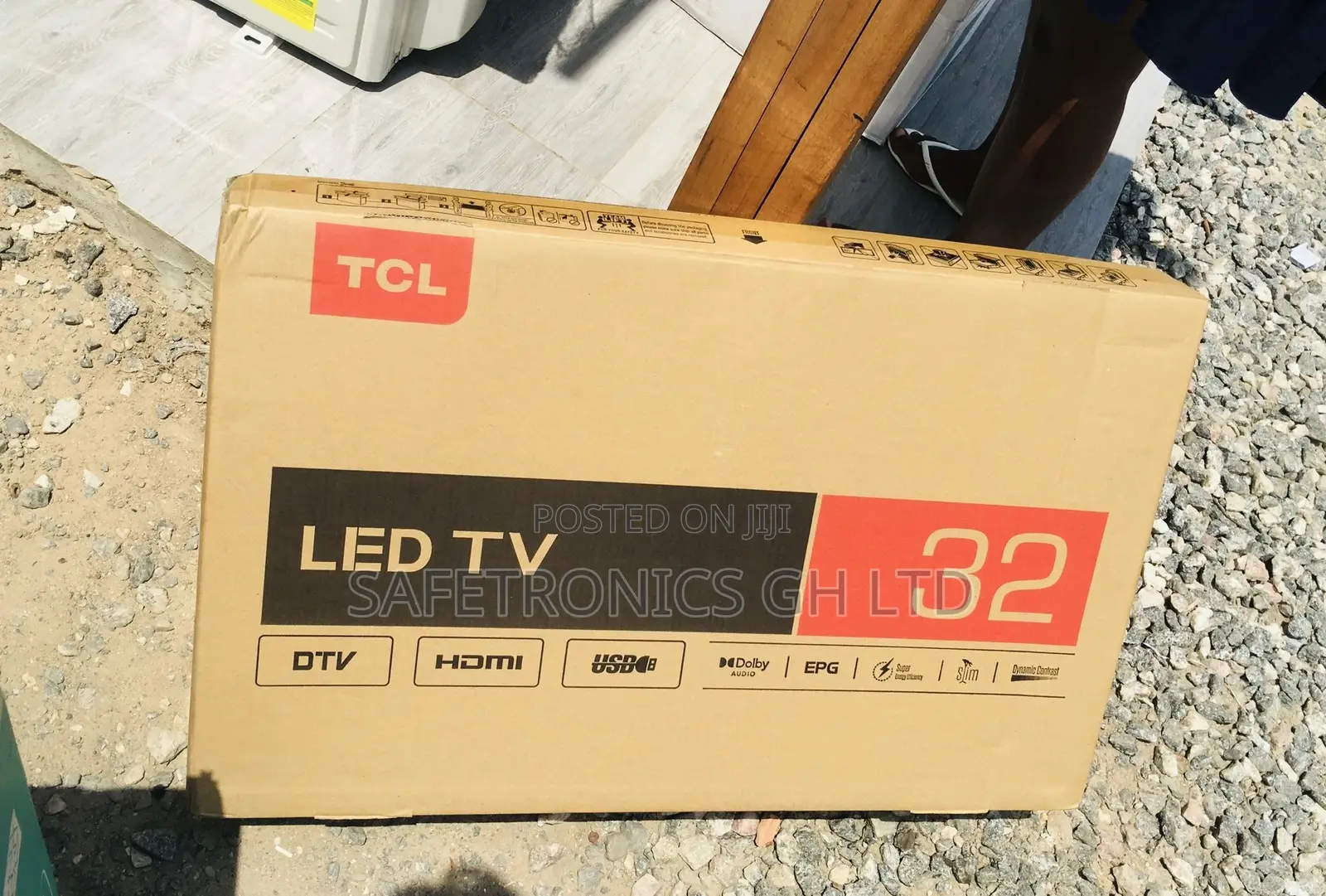 Glossy LED Electric Black TCL D3200 32 Inches HDR Tv