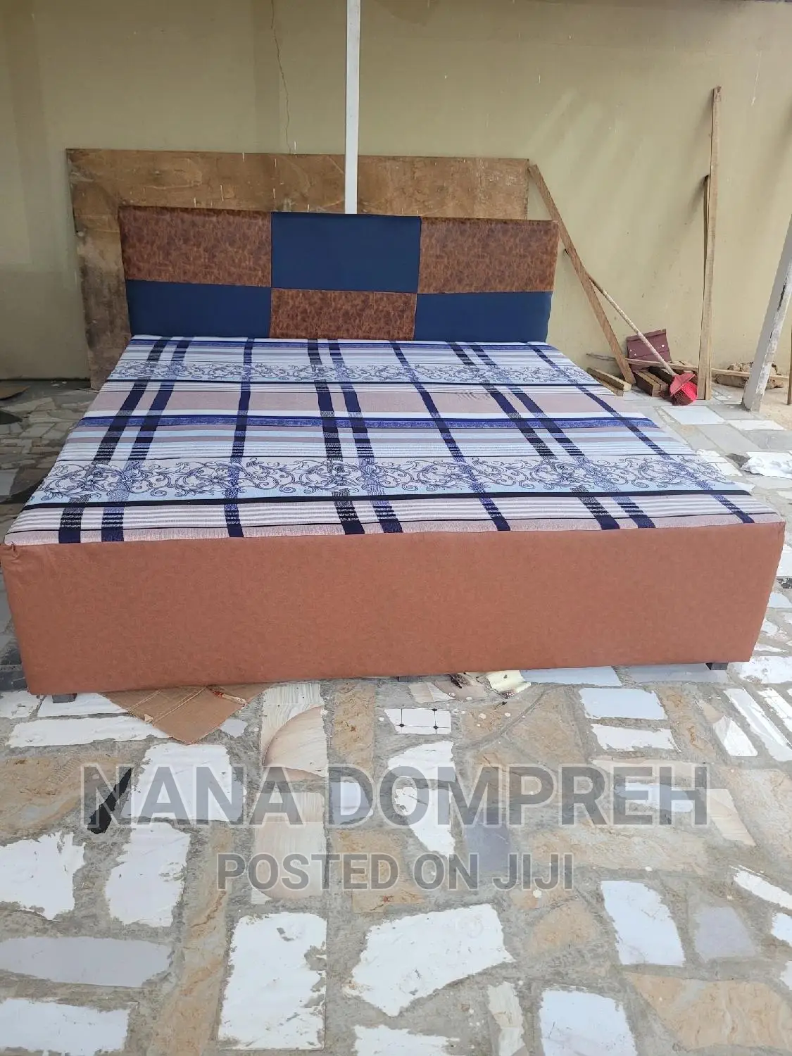 Inbuilt Queen Size Bed