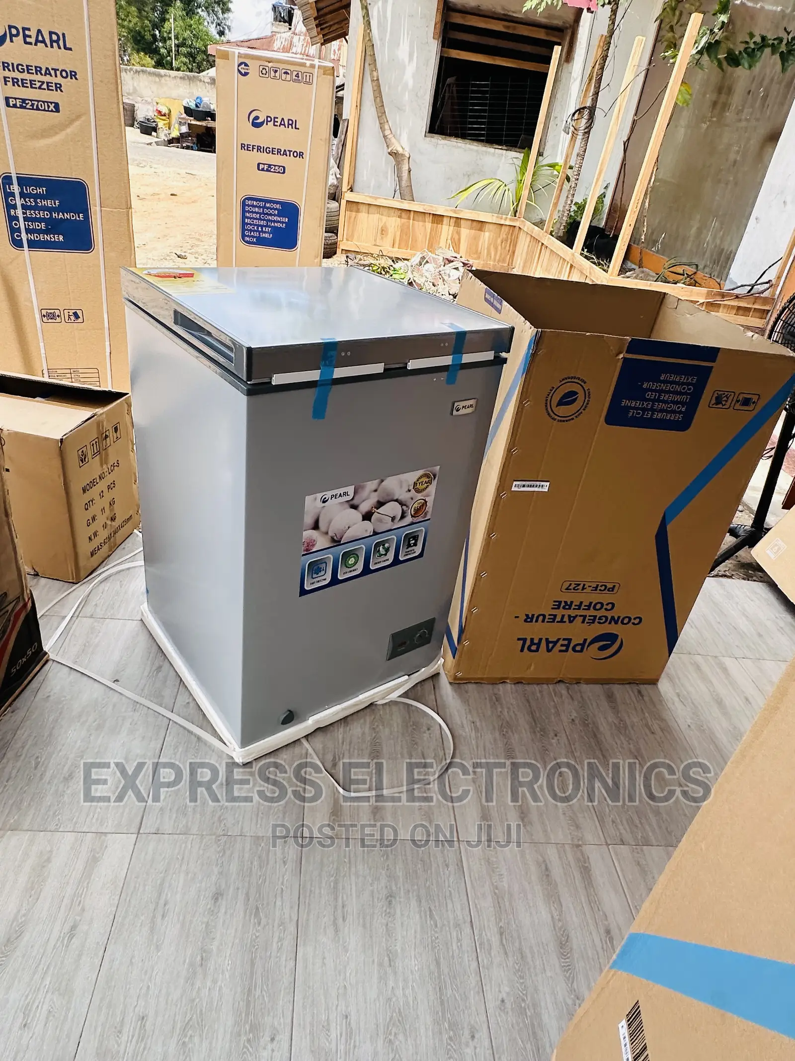 Pearl Chest 100L Single Door PCF-127
