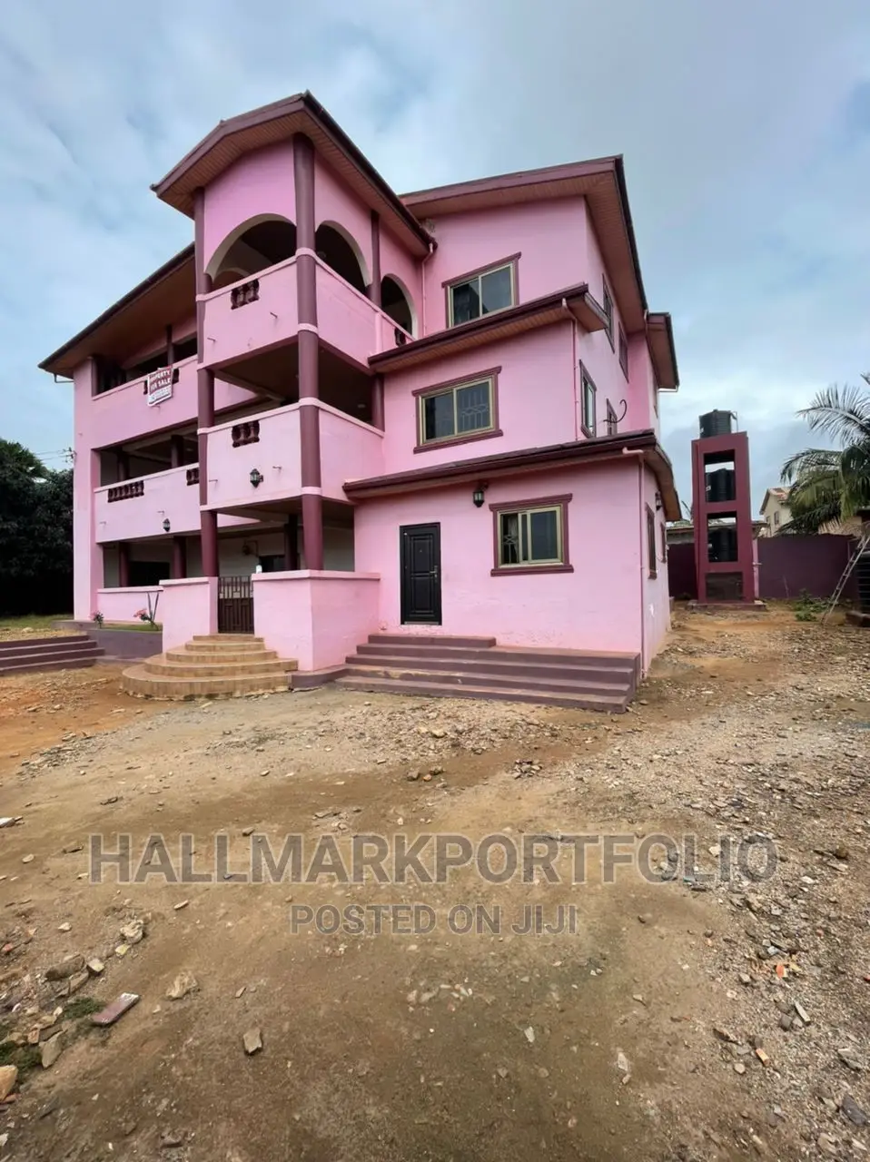 8bdrm House in Weija for sale