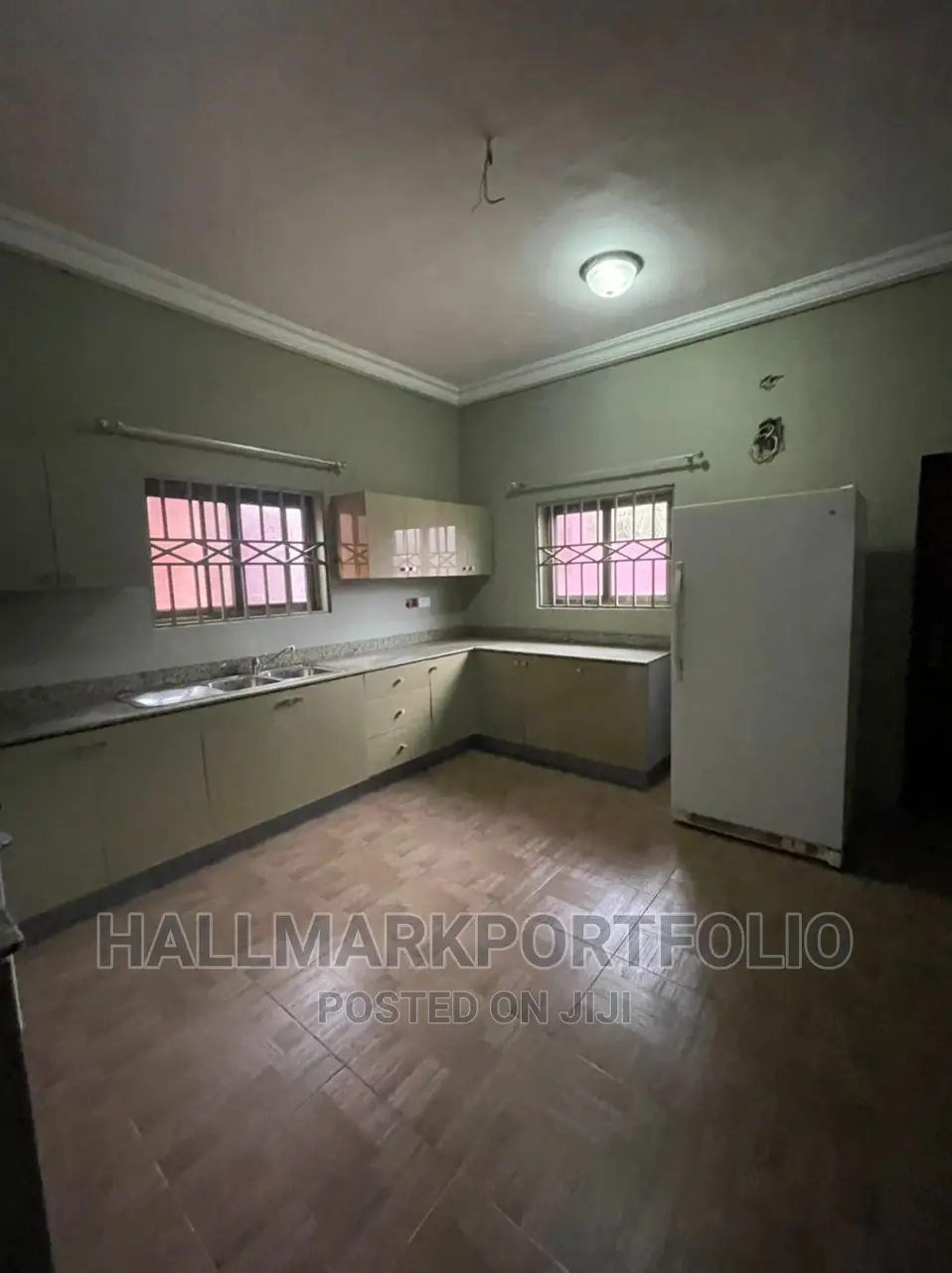 8bdrm House in Weija for sale