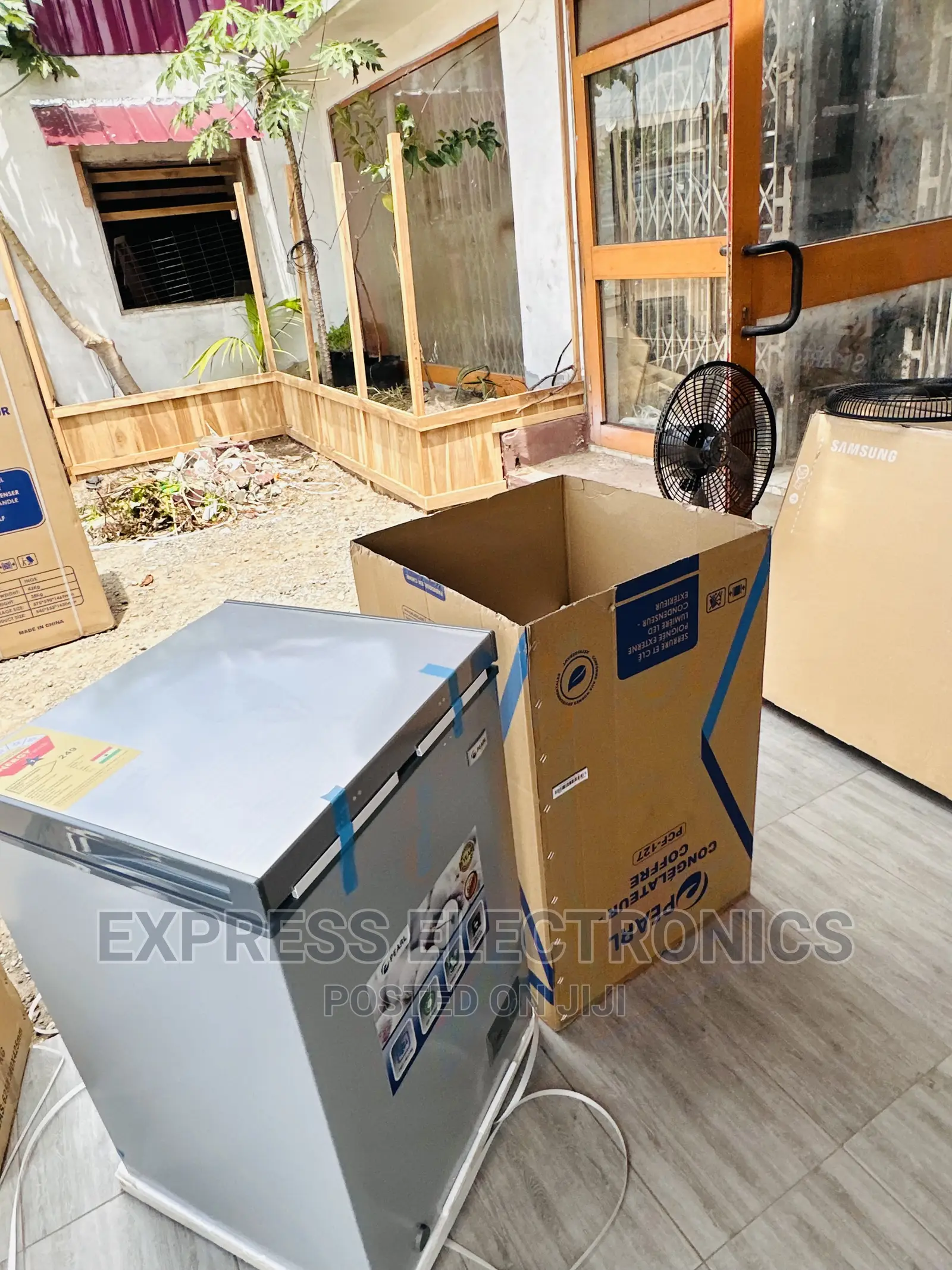Tempered Glass Sliding Door Pearl 100L Chest PCF-127