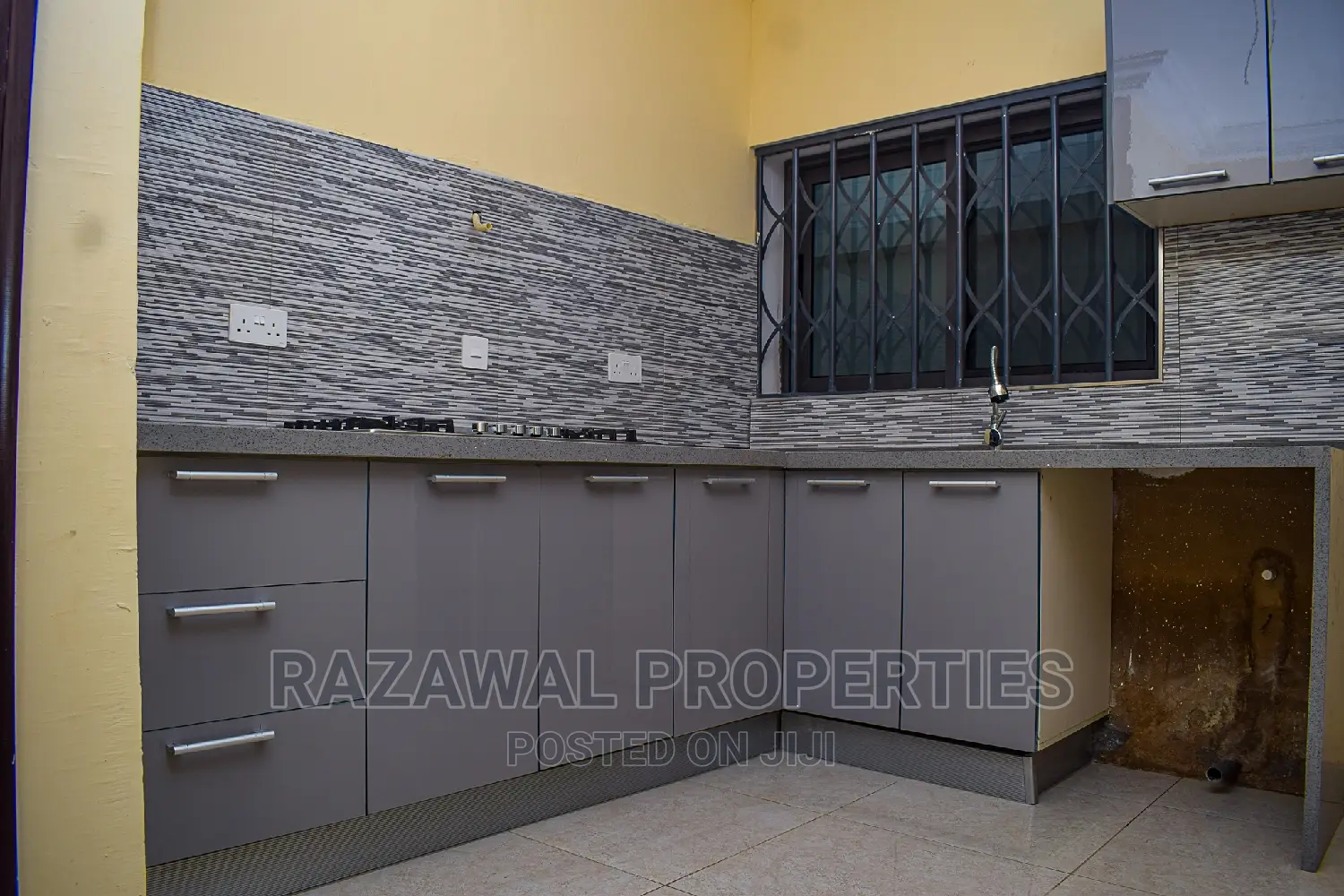 3bdrm House in Sakumono for sale