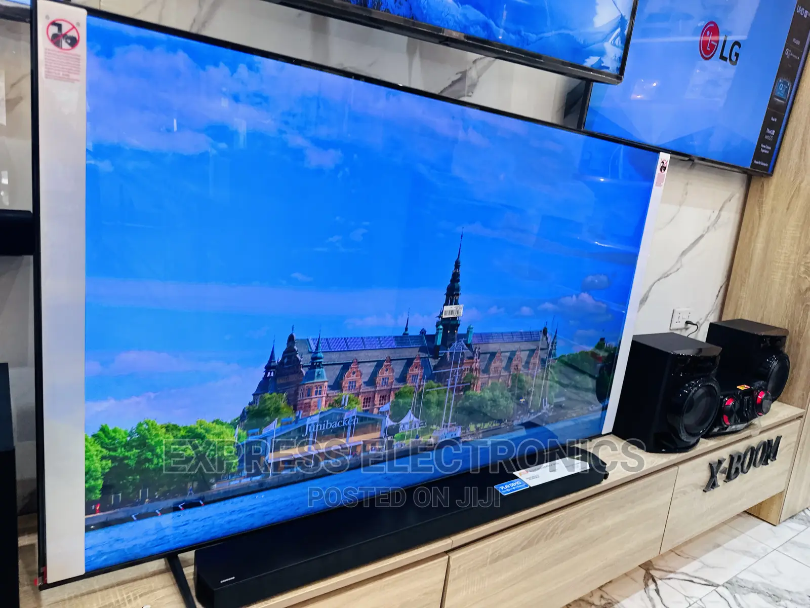 Integrated Model Samsung UHD Smart 65”Au7172