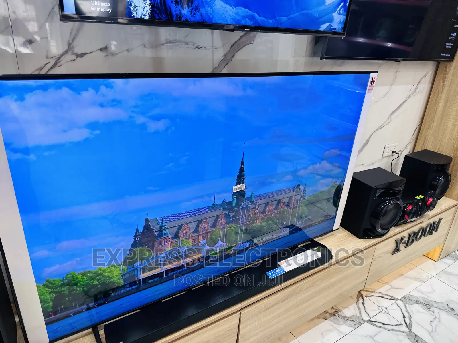 Intelligent Energy Control 85”Bu8000 Samsung Smart UHD 