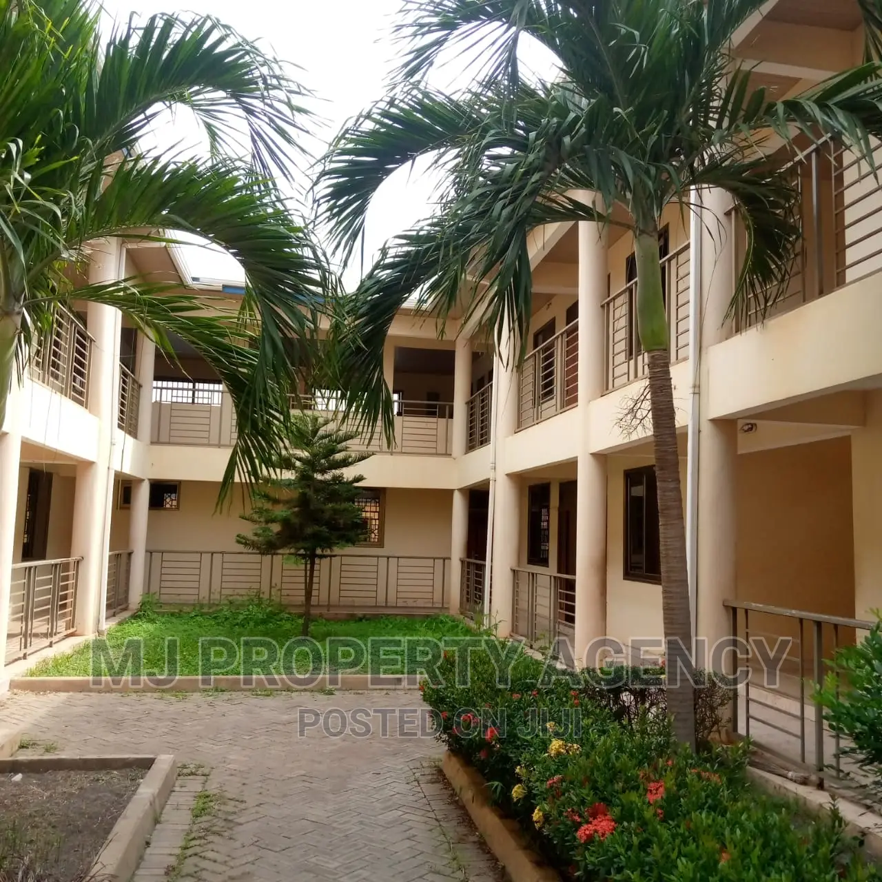 20bdrm House in Mayflower, Tema Metropolitan for rent